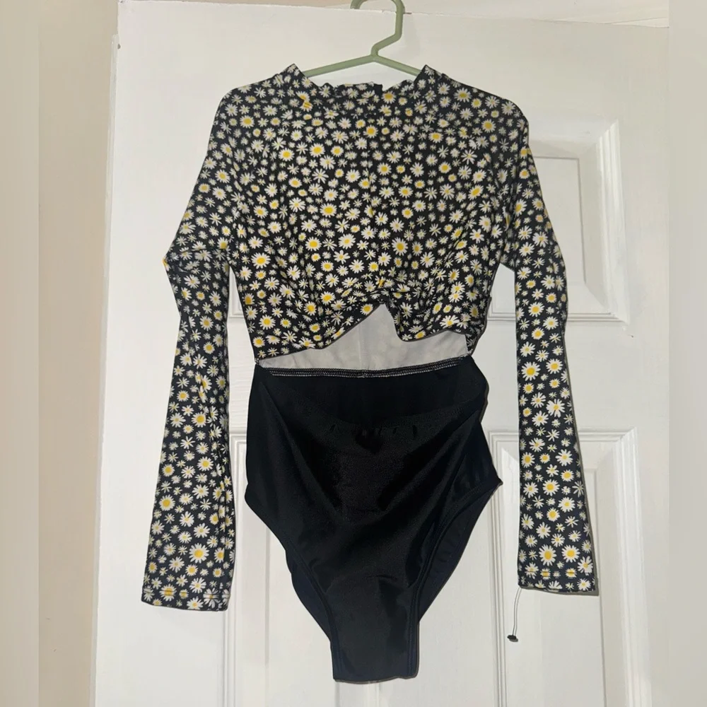 Art Class Girls Dozen of Daisies Long Sleeve Cutout One-Piece Swimsuit Size 8